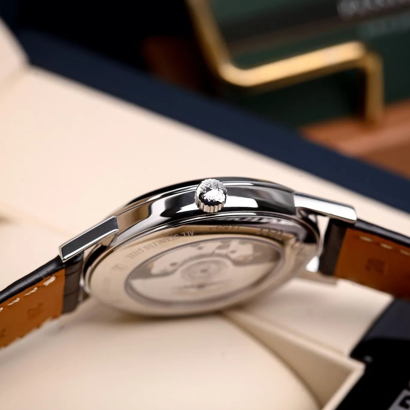 dong-Ho-Longines-Heritage-Classi (1)